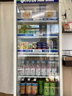 お茶(大 600ml)150円   他は全て100円