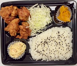 からあげ弁当 560円    おかず410円