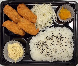 カキフライ弁当 620円　おかず470円