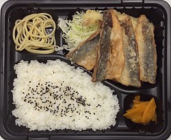 真あじ竜田揚げ弁当 600円　おかず450円