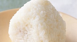 おにぎり　塩100円　梅140円　おかか140円  明太子170円