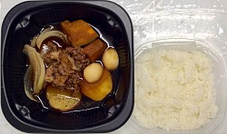 すき焼き根菜弁当 700円　生たまご付き 760円