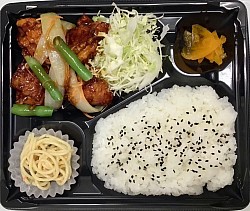 とりの甘酢あんかけ弁当 640円　　　おかず490円