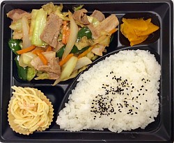 豚野菜炒め弁当680円　おかず530円　ハーフサイズ580円　ハーフサイズおかず430円