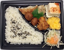 中華弁当580円　チャーハン入790円　エビピラフ入790円