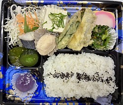 7.8月 幕の内弁当  700円